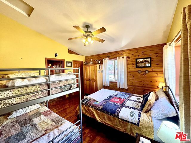 539 Lakewood Lane, Big Bear CA: https://media.crmls.org/mediaz/231dafd5-498c-41a0-80f1-cc340f369cce.jpg