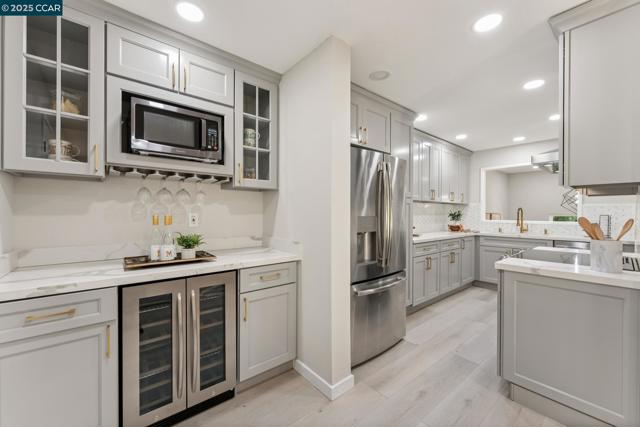 332 Kinross Dr, Walnut Creek CA: https://media.crmls.org/mediaz/231de981-100b-4bef-9642-4a205fe4b0d5.jpg