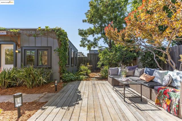 1350 Curtis St, Berkeley CA: https://media.crmls.org/mediaz/231e32c9-dd22-404d-b29a-7b3a94875d46.jpg