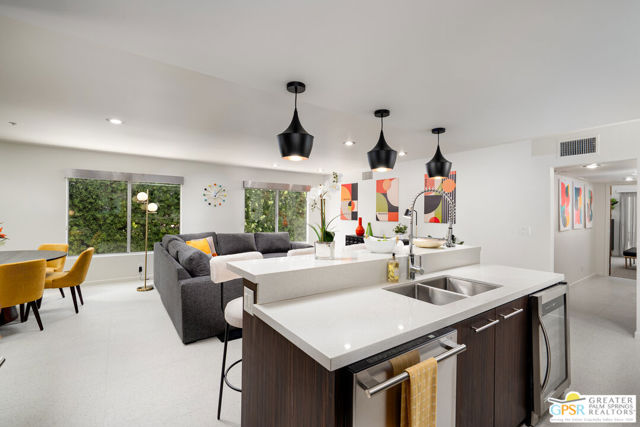 588 E San Lorenzo Road, Palm Springs CA: https://media.crmls.org/mediaz/231e6821-cc9c-460c-a016-7413e0fd04d0.jpg
