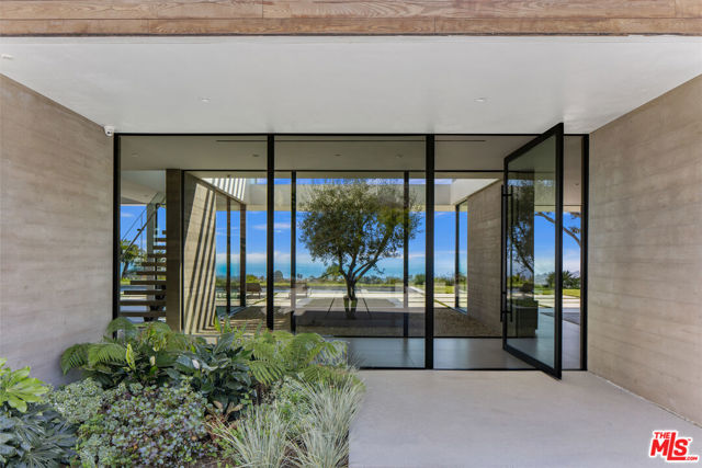 5601 Kanan Dume Road, Malibu CA: https://media.crmls.org/mediaz/231e8c8b-9aac-4ed7-ac77-ee901a0e0c7f.jpg