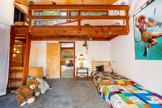 54820 Fern Drive, Idyllwild CA: https://media.crmls.org/mediaz/231ebf1d-64aa-45fb-8a28-559a651daa0b.jpg