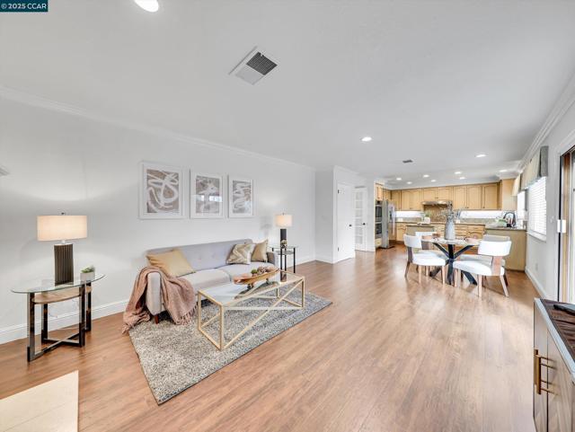 705 Bridge Creek Dr, San Ramon CA: https://media.crmls.org/mediaz/231ff7dc-7180-4416-89d3-c50769bef26e.jpg