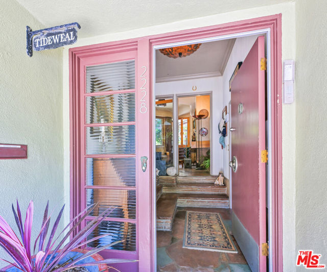 2228 Vista Del Mar Place, Los Angeles CA: https://media.crmls.org/mediaz/231ffd1c-8b7a-43b3-9ad3-d1235ebe876b.jpg