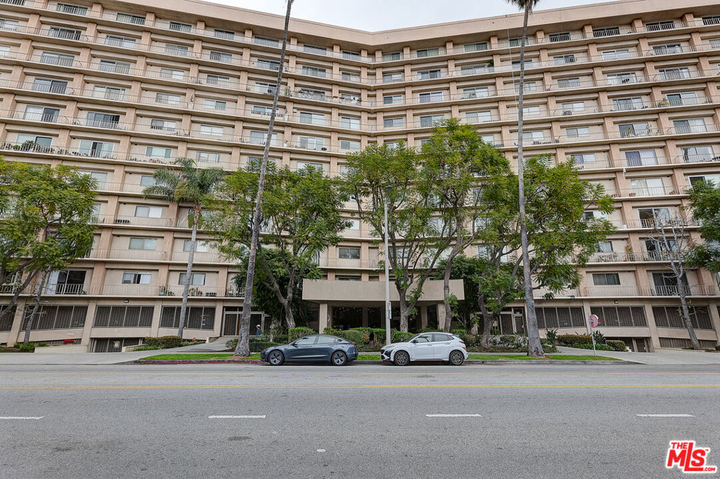 100 S Doheny Drive #223