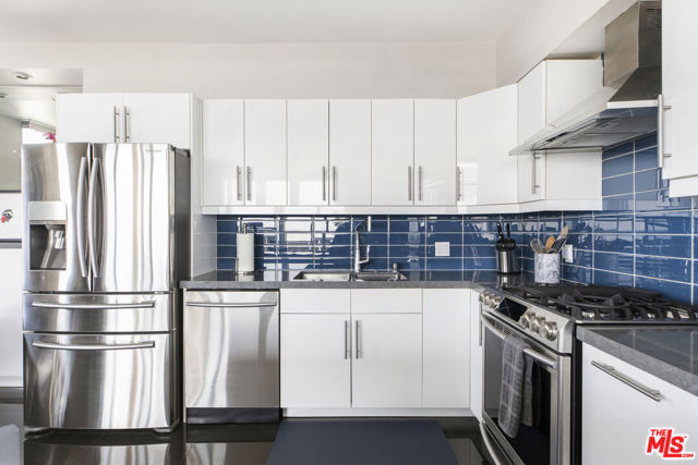 4455 Los Feliz Boulevard, Los Angeles CA: https://media.crmls.org/mediaz/23201c8a-7066-48da-bf54-9fc5855c2ec3.jpg