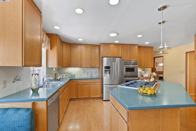 4301 Norris Rd, Fremont CA: https://media.crmls.org/mediaz/2320aab1-3ad7-4dba-8496-abf192cac7e8.jpg