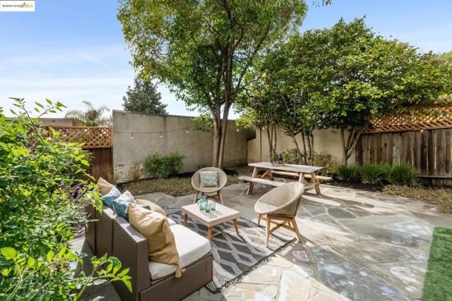 919 Mckinley Ave, Oakland CA: https://media.crmls.org/mediaz/2320de33-a93b-41c9-a9af-5f2257659302.jpg