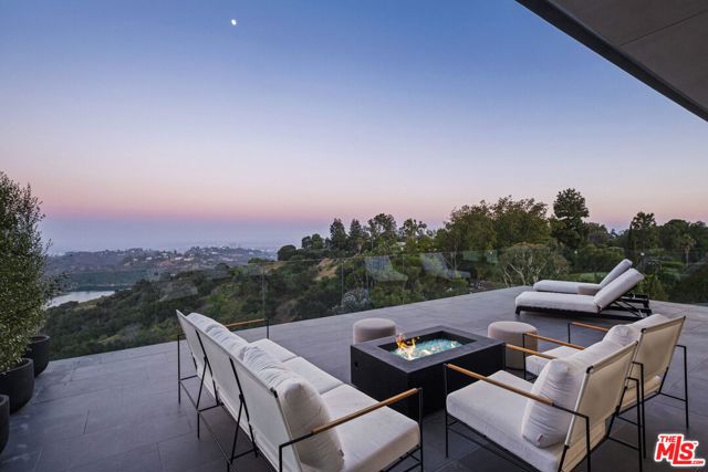 2304 1/2 Donella Circle, Los Angeles, CA 90077