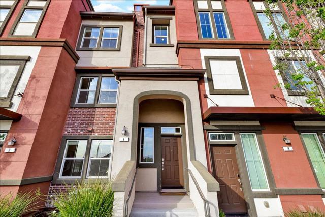 1011 Bellante Lane, San Jose CA: https://media.crmls.org/mediaz/23225114-f16a-451d-bc00-ca2ef78addaa.jpg