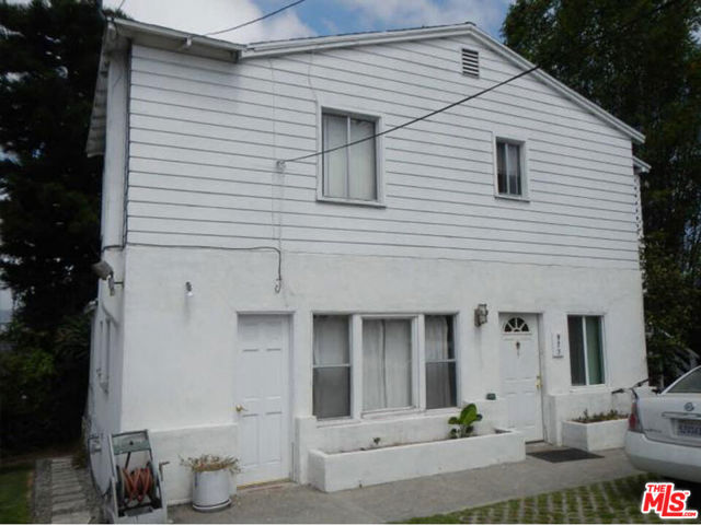 975 Lucile Avenue, Los Angeles CA: https://media.crmls.org/mediaz/232321f2-ca23-415c-8a80-edd31afff4bb.jpg