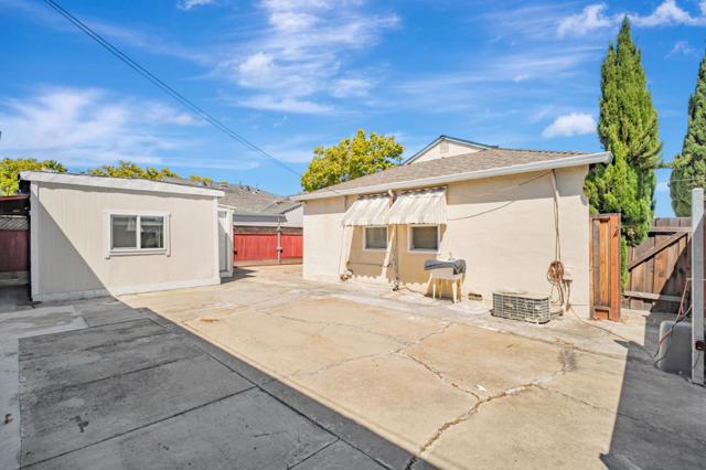 14997 Edgemoor Street, San Leandro CA: https://media.crmls.org/mediaz/23232c59-14c1-4885-b8ad-9b2d8a221700.jpg