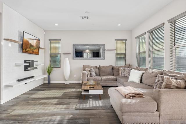 2018 Avenida Artana, Chula Vista CA: https://media.crmls.org/mediaz/2323dce8-d232-47bb-a878-e8b9609633ee.jpg