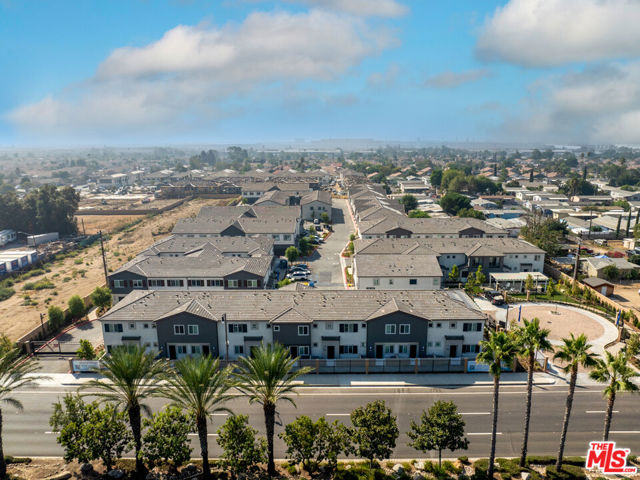 13995 Foothill Boulevard, Fontana CA: https://media.crmls.org/mediaz/23249a5a-420d-46ef-afc6-82d760d4e479.jpg