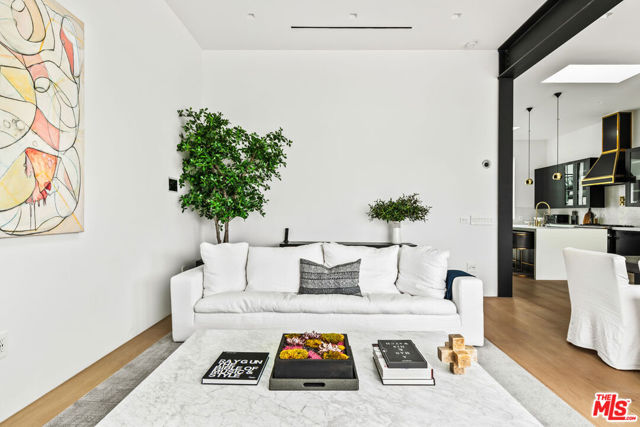 1346 Abbot Kinney Boulevard, Venice CA: https://media.crmls.org/mediaz/2324eb06-b41d-49eb-8fa4-4a4934925760.jpg