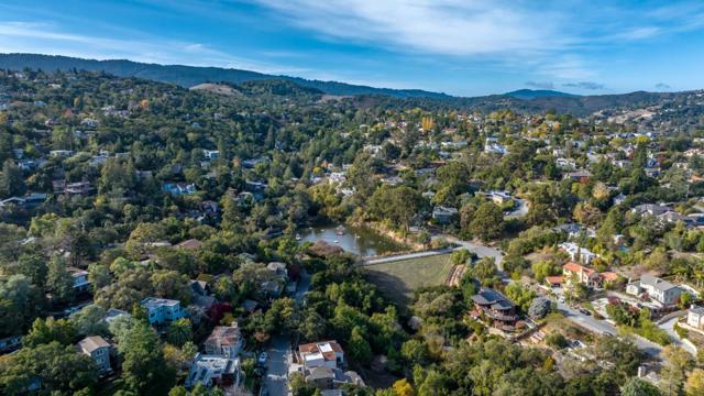 0 Canyon, Redwood City CA: https://media.crmls.org/mediaz/23253d91-ff29-4a0c-845b-859290cc9b78.jpg