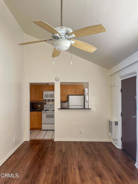 982 N Hoover Street, Silver Lake CA: https://media.crmls.org/mediaz/23254a07-c74f-4bc9-8bf1-19e0e5b7675d.jpg