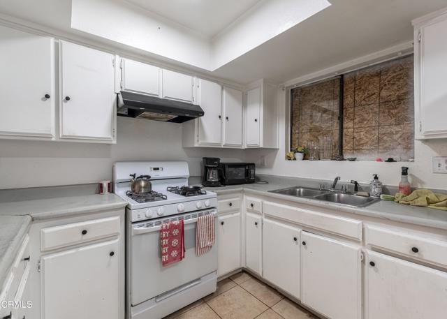 1859 Kentucky Street, Bakersfield CA: https://media.crmls.org/mediaz/23254a4a-dd39-463a-a8a9-6857b7f796da.jpg