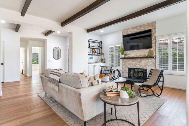 48245 Calle Floristas, La Quinta CA: https://media.crmls.org/mediaz/2325d9df-8be4-4ca7-9958-ab6782052651.jpg