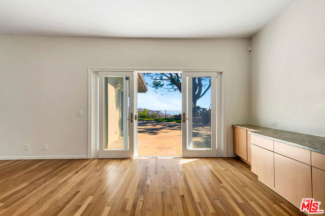 3444 Cloudcroft Drive, Malibu CA: https://media.crmls.org/mediaz/2325de08-ccb1-4029-9e22-6cad16d59e6a.jpg