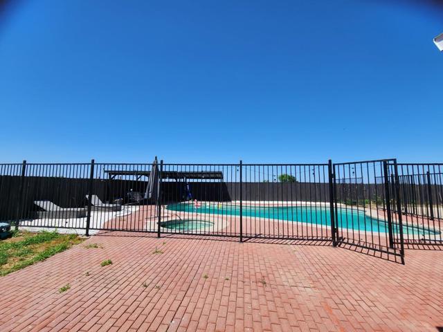 601 Weyer Road, Modesto CA: https://media.crmls.org/mediaz/23260716-0c37-4d56-8231-55cda3359dd4.jpg