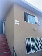 950 71st Avenue, Oakland CA: https://media.crmls.org/mediaz/232618f2-5724-4077-b4e8-5162d094338e.jpg