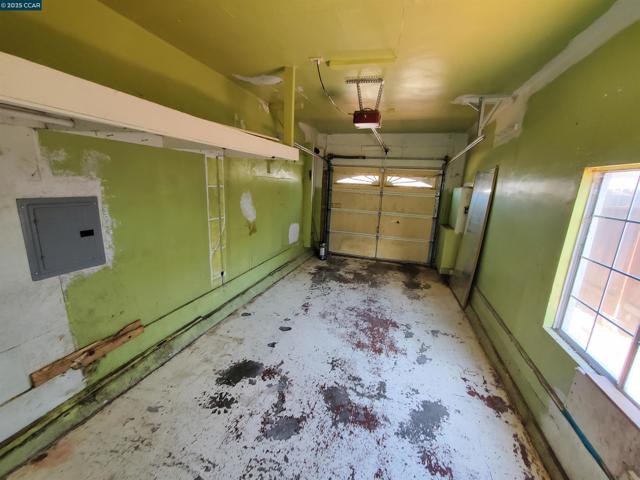 766 38Th St, Richmond CA: https://media.crmls.org/mediaz/23263b94-c890-4a06-bd6b-bd95fa1a7e28.jpg