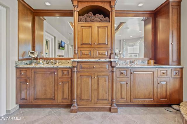 3194 Sunset Hills Boulevard, Thousand Oaks CA: https://media.crmls.org/mediaz/23269e42-98d7-40ef-bcc5-b49e87261083.jpg