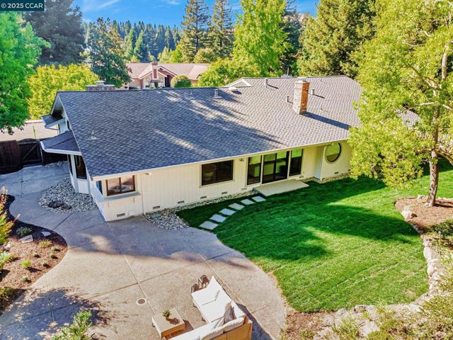 38 Sanders Ranch Rd, Moraga CA: https://media.crmls.org/mediaz/23277ee4-cad6-4aed-a0c3-f20fbd5cce5f.jpg