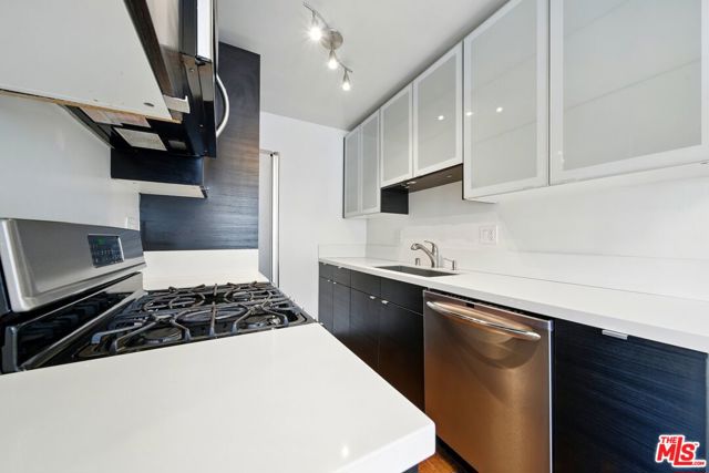 510 Pacific Avenue, Venice CA: https://media.crmls.org/mediaz/23278a21-3c90-4a07-8966-5aa480bca6b7.jpg