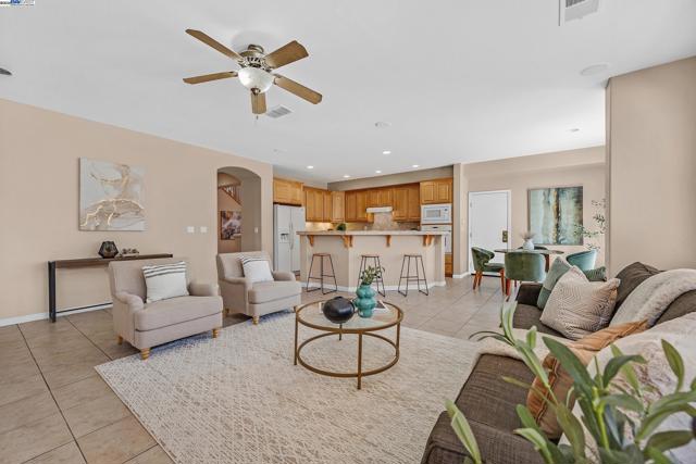 1304 Pyrenees St, Tracy CA: https://media.crmls.org/mediaz/2327a69a-bea2-4a31-bda2-7f2b65ba60d7.jpg