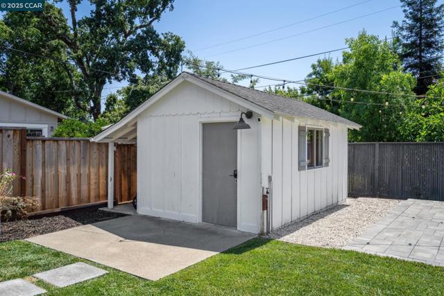 528 Shelly Dr, Pleasant Hill CA: https://media.crmls.org/mediaz/2327f36d-cb62-4231-95e7-5b1cb5a43d8a.jpg