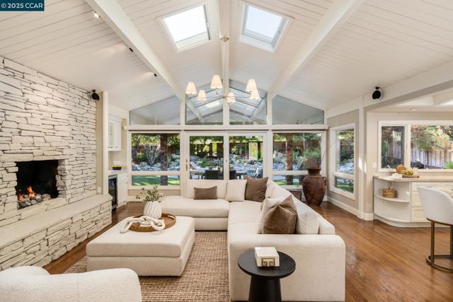 9 Saint Andrews Pl, Alamo CA: https://media.crmls.org/mediaz/23292298-5635-4d13-bf69-4fe4b14e5c62.jpg