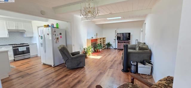609 Banks Dr, Richmond CA: https://media.crmls.org/mediaz/2329dc4d-7bfd-4f44-99e5-ba69a772f937.jpg