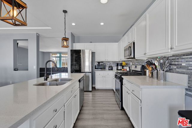 13292 Via Del Lago, Victorville CA: https://media.crmls.org/mediaz/2329df9f-d017-4060-b32a-2d847c1d69d2.jpg