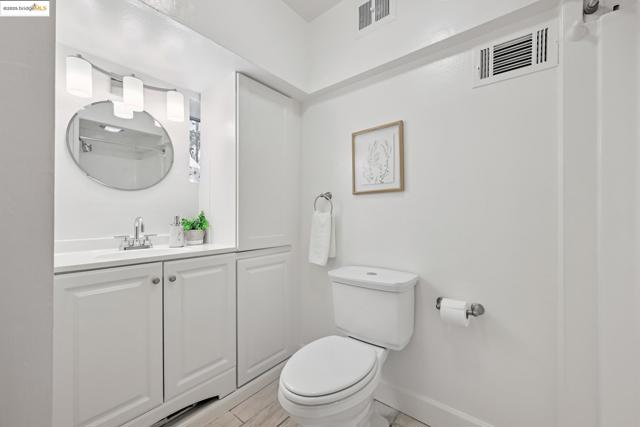 3316 Coolidge Ave, Oakland CA: https://media.crmls.org/mediaz/232a332d-bef4-49b5-9107-c54200a42318.jpg