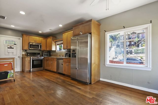 1947 Whitmore Avenue, Los Angeles CA: https://media.crmls.org/mediaz/232acdbe-a44b-4169-921c-cc2476e6d4c9.jpg