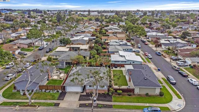 30847 Prestwick Ave, Hayward CA: https://media.crmls.org/mediaz/232af759-9c9d-43b9-8925-d3ac79fc3121.jpg