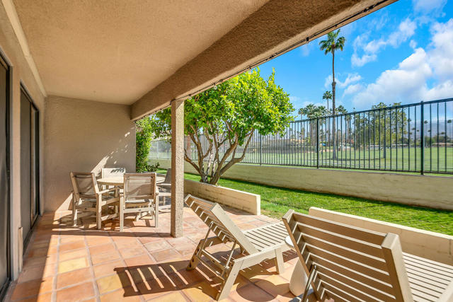 73879 Club Circle Dr, Palm Desert CA: https://media.crmls.org/mediaz/232b08c3-2951-4c47-b5ad-db759b1a7522.jpg