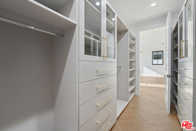 4539 Longridge Avenue, Sherman Oaks CA: https://media.crmls.org/mediaz/232b4d62-1070-4626-a0fe-c165b17e4257.jpg