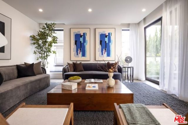 411 S Hamel Road, Los Angeles CA: https://media.crmls.org/mediaz/232b7648-c8b0-44de-b5c6-e9fa5eb15bbc.jpg