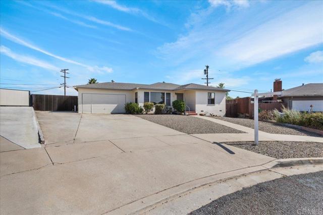 1131 Mary St, El Cajon CA: https://media.crmls.org/mediaz/232b9cfa-73da-4260-ab7d-7c71fff70048.jpg