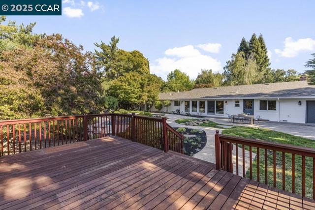 280 Fairway Dr, Danville CA: https://media.crmls.org/mediaz/232c2d1f-806c-4261-9d21-df654301147c.jpg