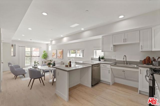 1409 N Hobart Boulevard, Los Angeles CA: https://media.crmls.org/mediaz/232c5b2e-5c2e-479c-afa3-37a14c5be2a1.jpg