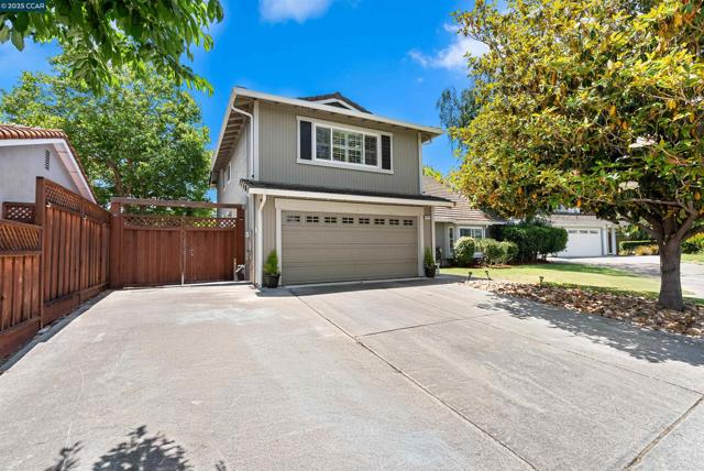 3628 Portsmouth Ct, Pleasanton CA: https://media.crmls.org/mediaz/232c7e35-d3cb-4b9a-ab93-0d69c6dcf277.jpg