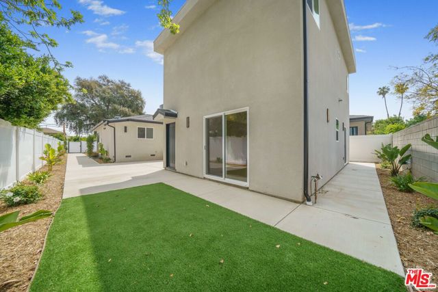 6835 Yolanda Ave, Reseda CA: https://media.crmls.org/mediaz/232cedca-7dad-413e-86f3-8fb67da1b2e0.jpg