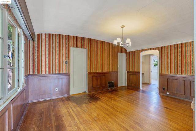 1136 S Ridgeley, Los Angeles CA: https://media.crmls.org/mediaz/232d08df-cbd4-4dcd-a0e0-17ef1e2ae599.jpg