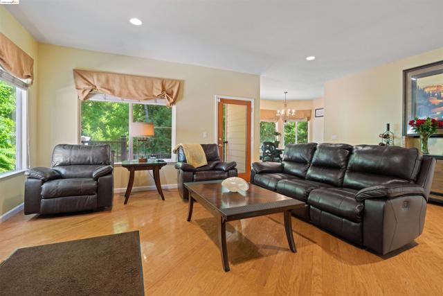 Image 6 of 51 For 628 Stanley Ln