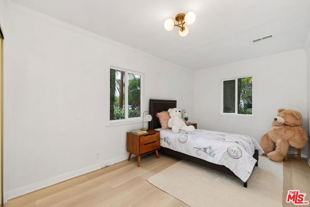 465 N Kilkea Drive, Los Angeles CA: https://media.crmls.org/mediaz/232df459-bbd7-4cb1-88d4-a8d23bc44a30.jpg