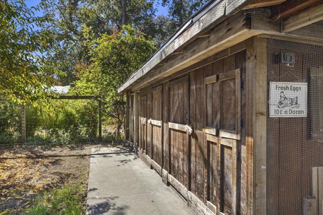 2551 Grant Street, Calistoga CA: https://media.crmls.org/mediaz/232e4a42-eac9-4d61-be5f-1d75c7deeeb1.jpg